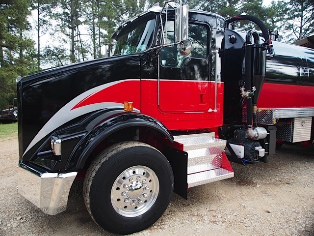 2003 Kenworth T800  Vacuum Truck