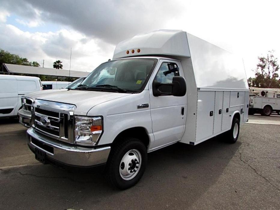 2016 Ford Econoline Commercial Cutaway  Contractor Truck