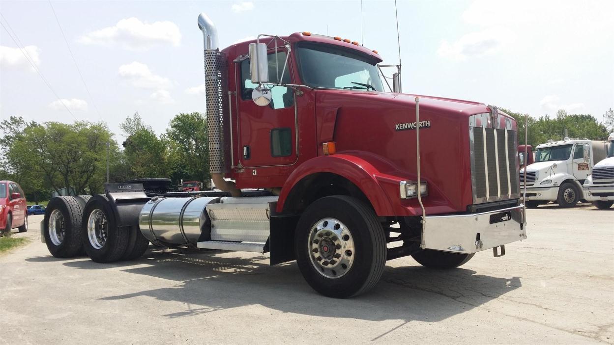 2009 Kenworth T800b  Conventional - Day Cab