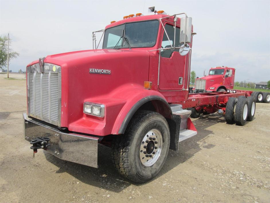 2002 Kenworth T800  Cab Chassis