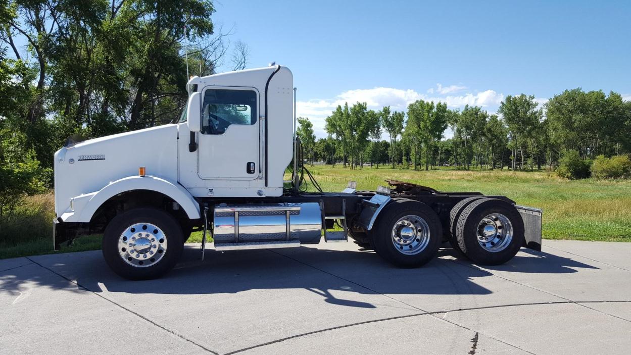 2008 Kenworth T800  Conventional - Day Cab