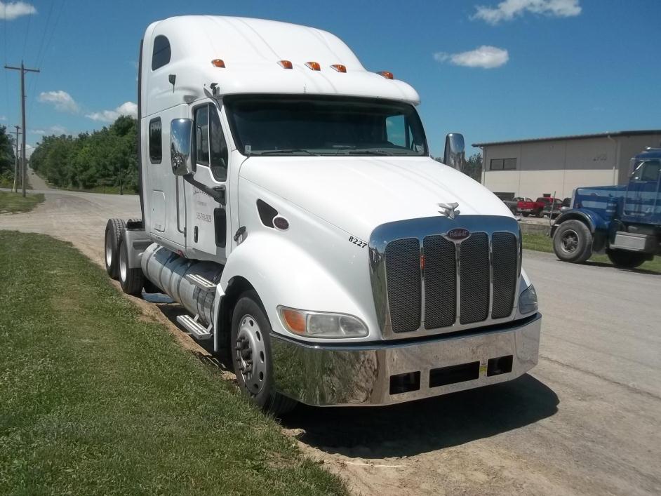 2006 Peterbilt 386  Conventional - Sleeper Truck