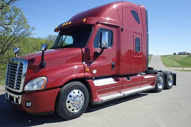 2013 Freightliner Cascadia  Conventional - Day Cab