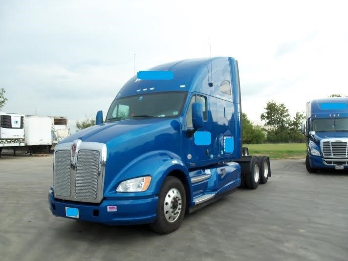 2013 Kenworth T700  Conventional - Sleeper Truck