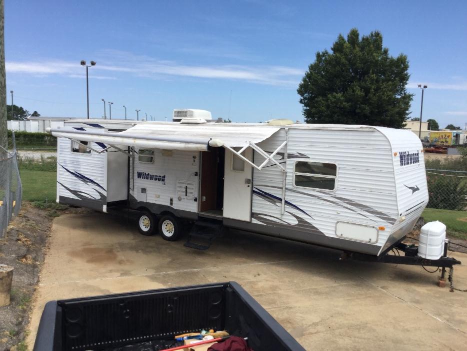 2008 Forest River Wildwood 32BHDS