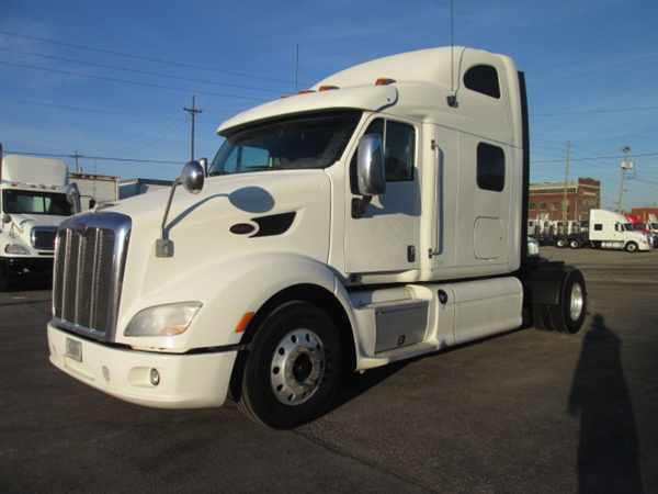 2012 Peterbilt 587  Conventional - Sleeper Truck