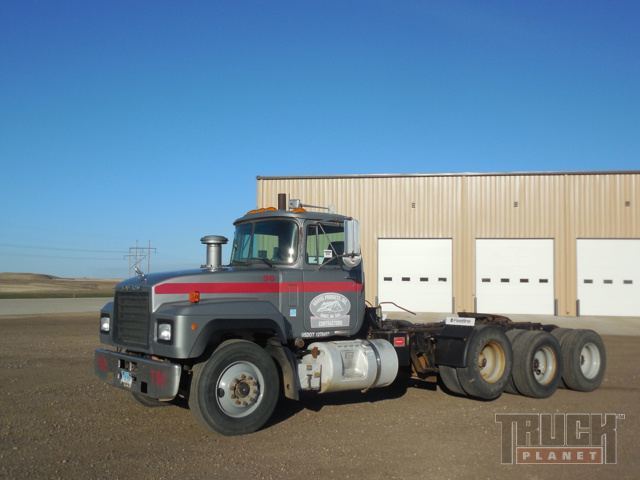 1999 Mack Rd688s  Conventional - Day Cab