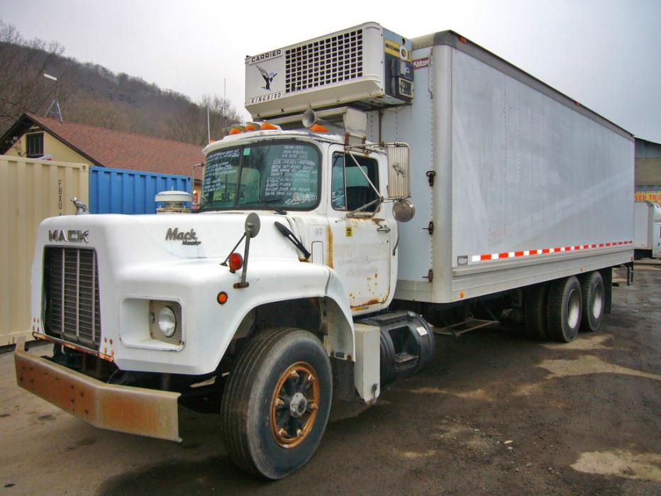 1991 Mack Rb690s  Box Truck - Straight Truck