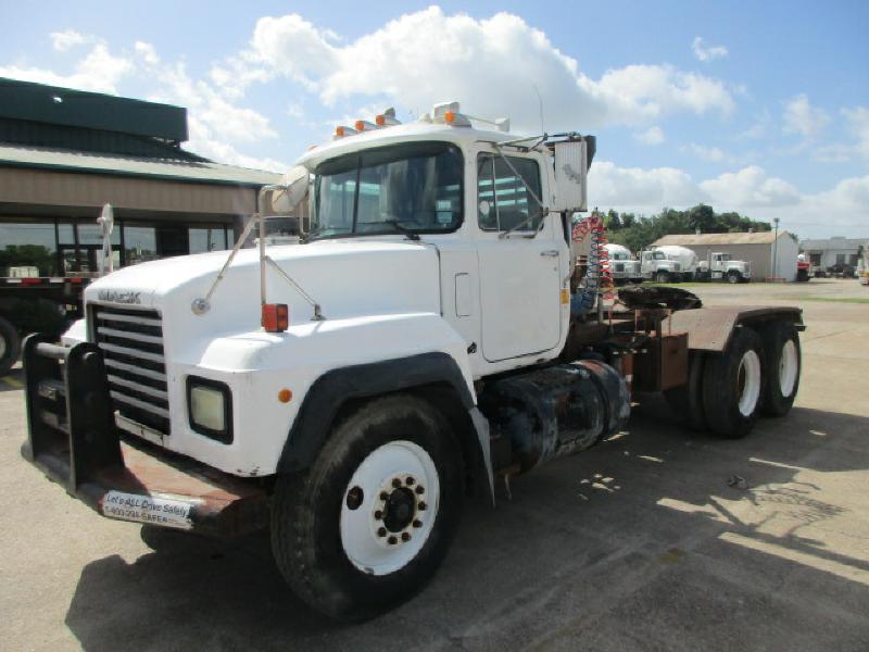 2002 Mack Rd688s  Conventional - Day Cab
