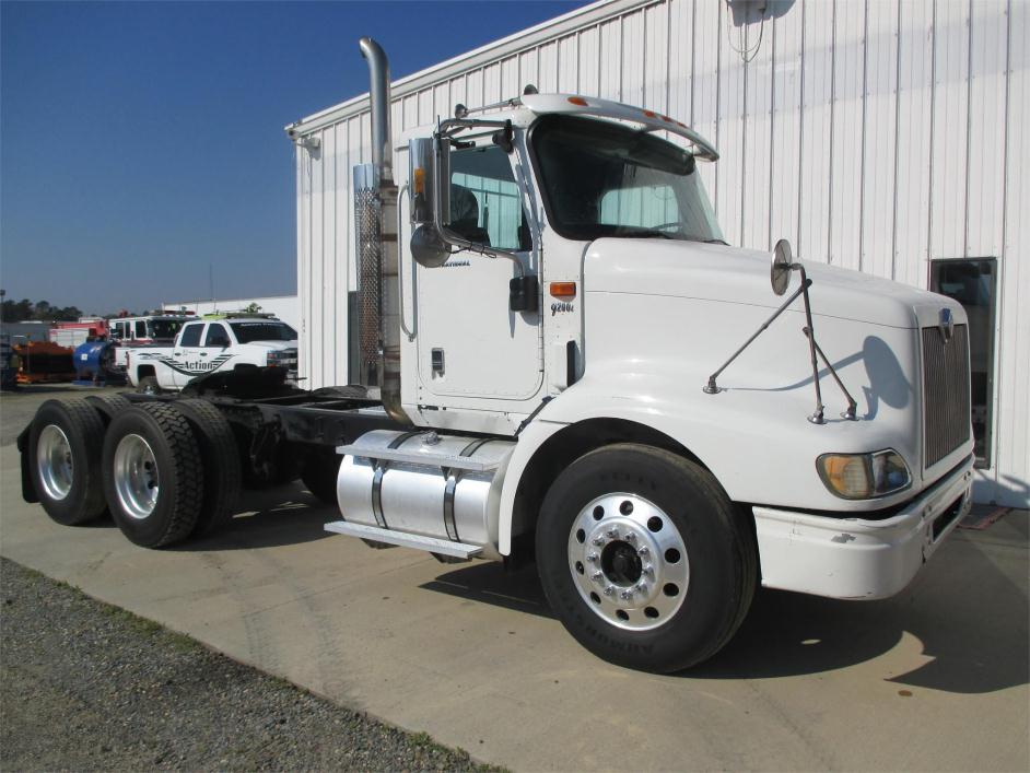 2003 International 9200i  Conventional - Day Cab