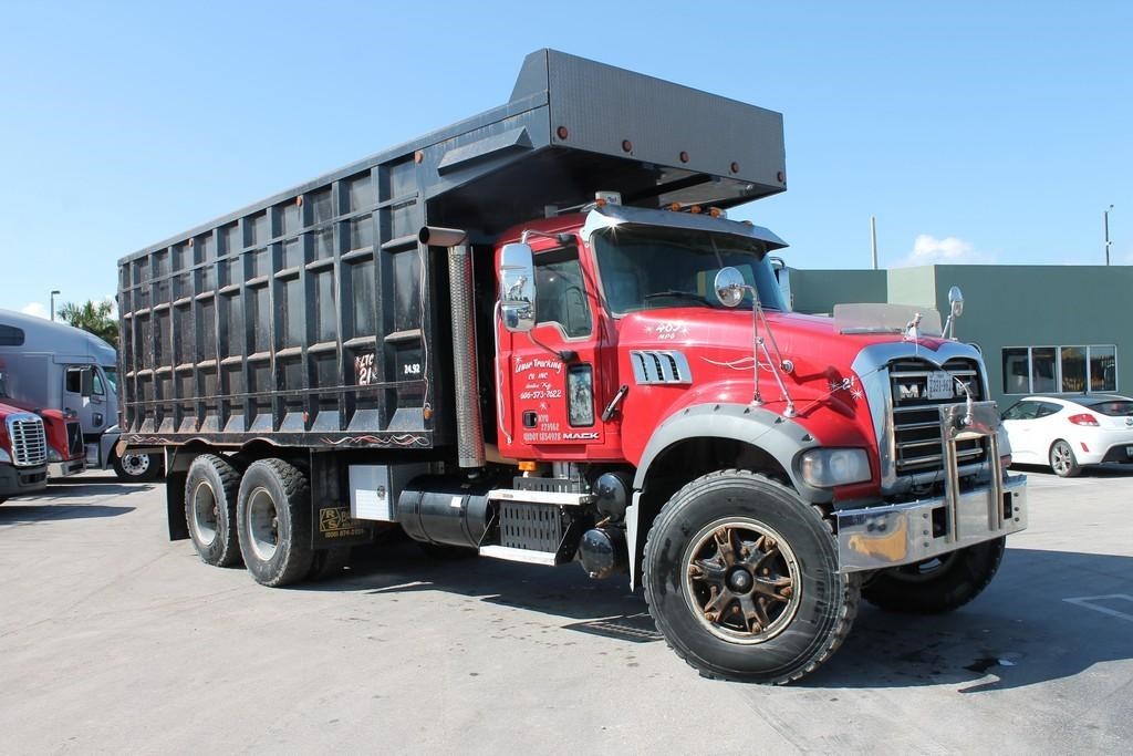 2009 Mack Cu713  Dump Truck