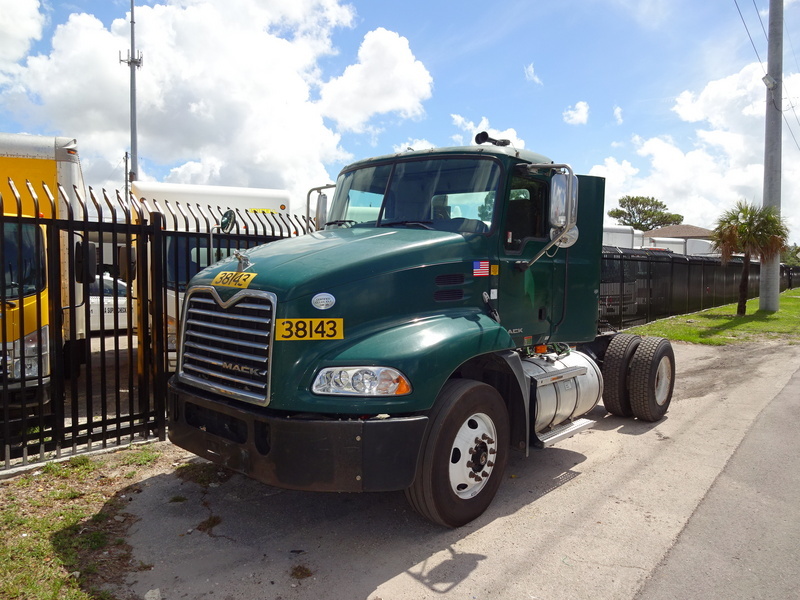 2009 Mack Cxu612  Conventional - Day Cab