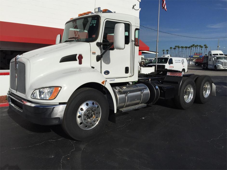 2015 Kenworth T370  Conventional - Day Cab