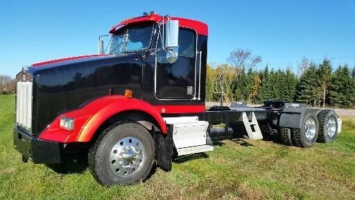 2006 Kenworth T800b  Conventional - Day Cab