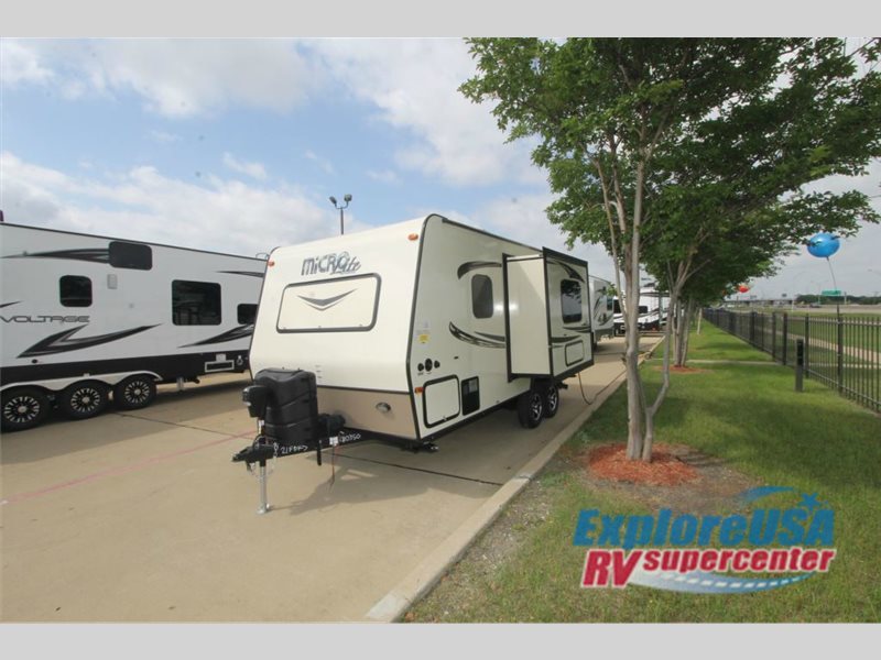 2017 Forest River Rv Flagstaff Micro Lite Library - 21FBRS