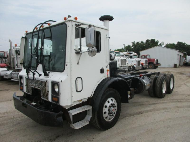 2002 Mack Mr690s  Conventional - Day Cab