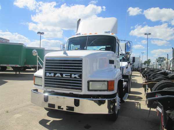 2003 Mack Ch600  Conventional - Day Cab