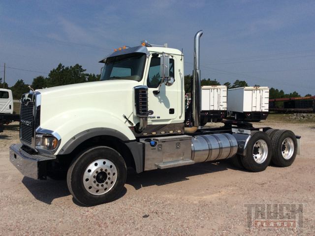 2013 Mack Td713  Conventional - Day Cab