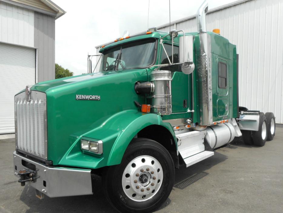 2010 Kenworth T800  Conventional - Sleeper Truck