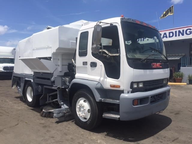 2005 Gmc T7500  Sweeper