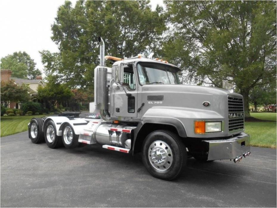 2005 Mack Cl700  Conventional - Day Cab