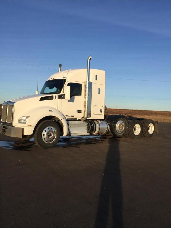 2015 Kenworth T880  Conventional - Sleeper Truck