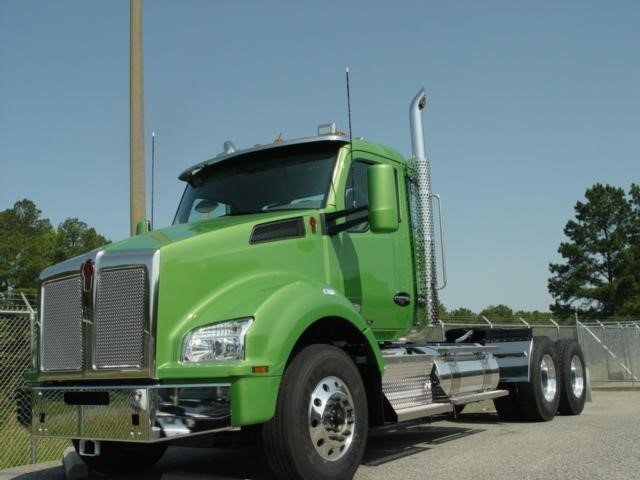 2017 Kenworth T880  Conventional - Day Cab