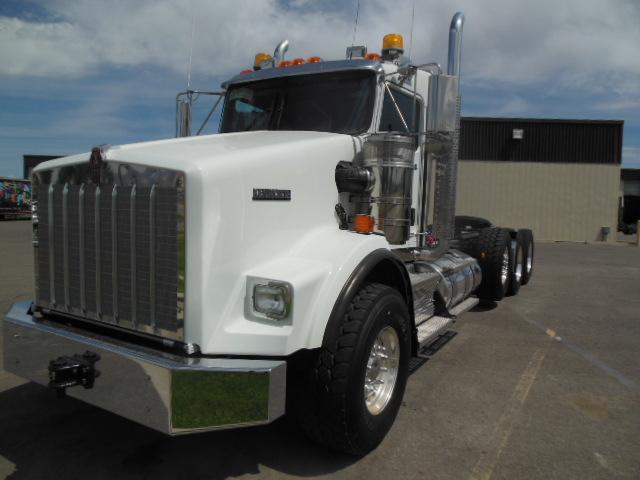 2016 Kenworth T800w  Conventional - Day Cab