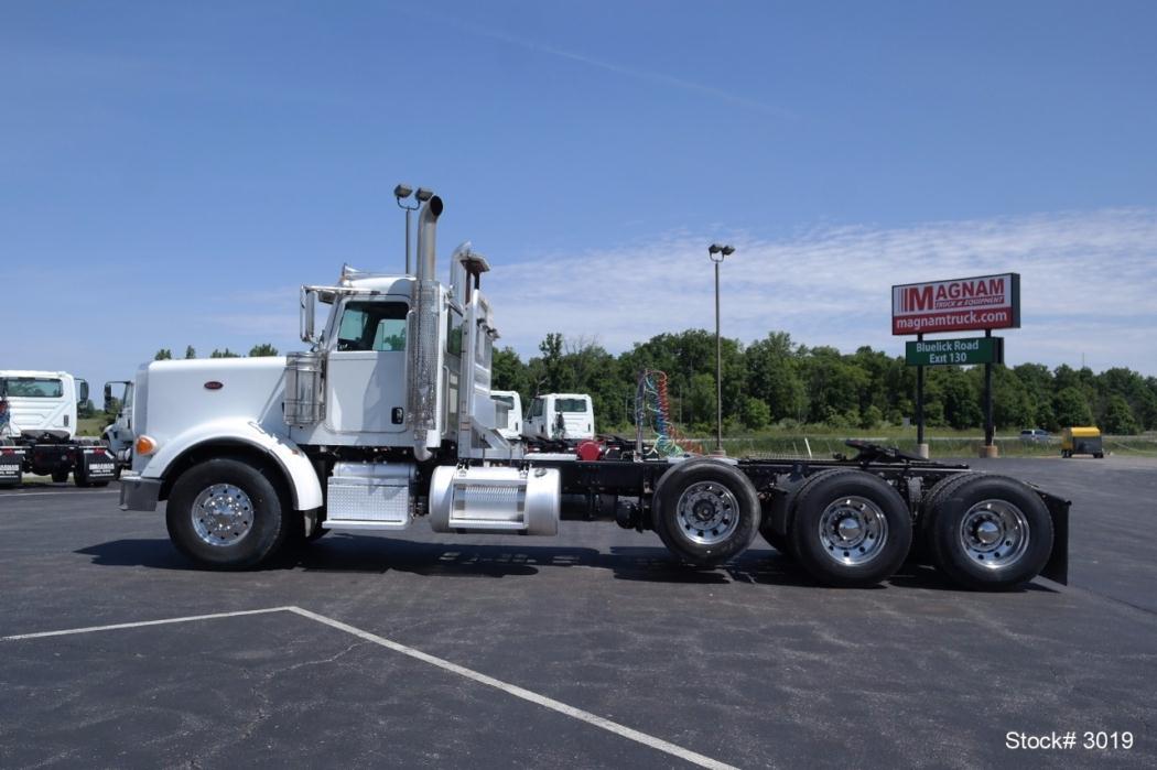 2012 Peterbilt 367  Conventional - Day Cab