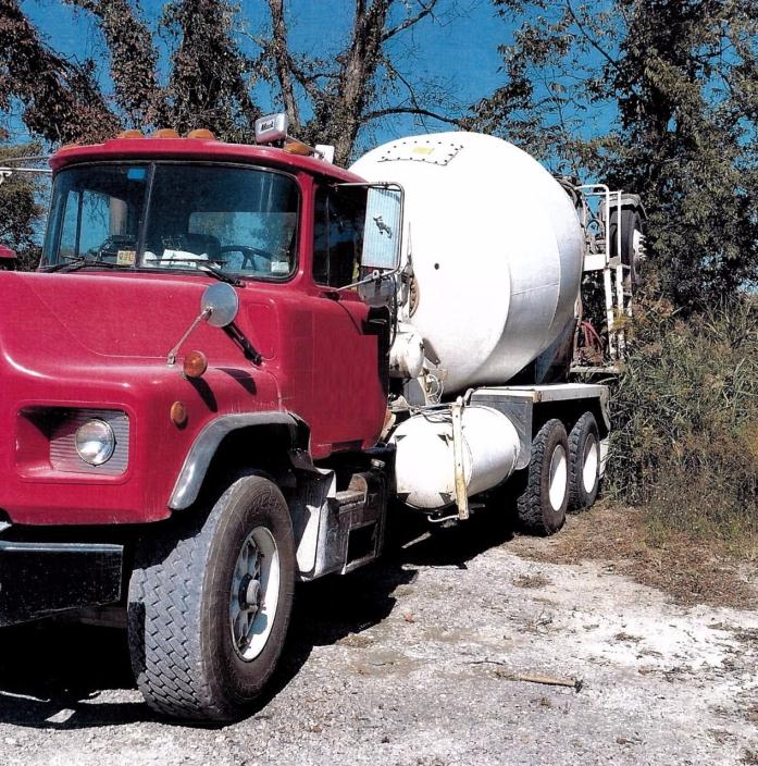 2000 Mack Dm690s  Mixer Truck