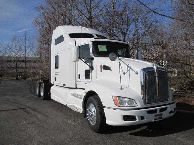 2011 Kenworth T660  Conventional - Day Cab