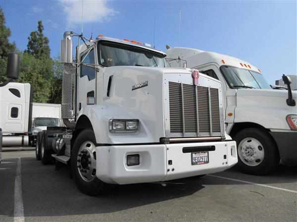 2008 Kenworth T800  Conventional - Day Cab