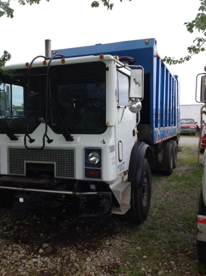1999 Mack Mr688s  Recycle Truck
