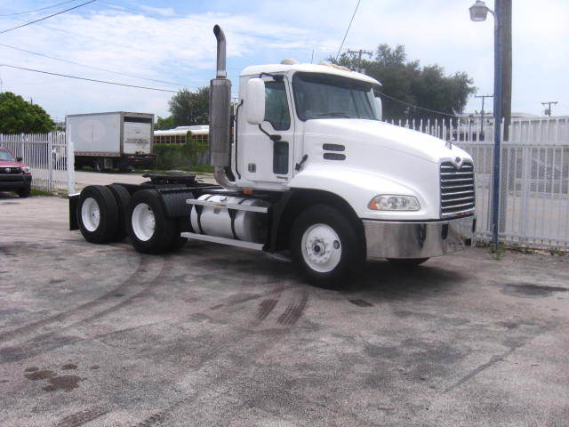 2003 Mack Vision  Conventional - Day Cab