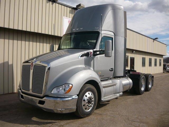 2017 Kenworth T680  Conventional - Day Cab