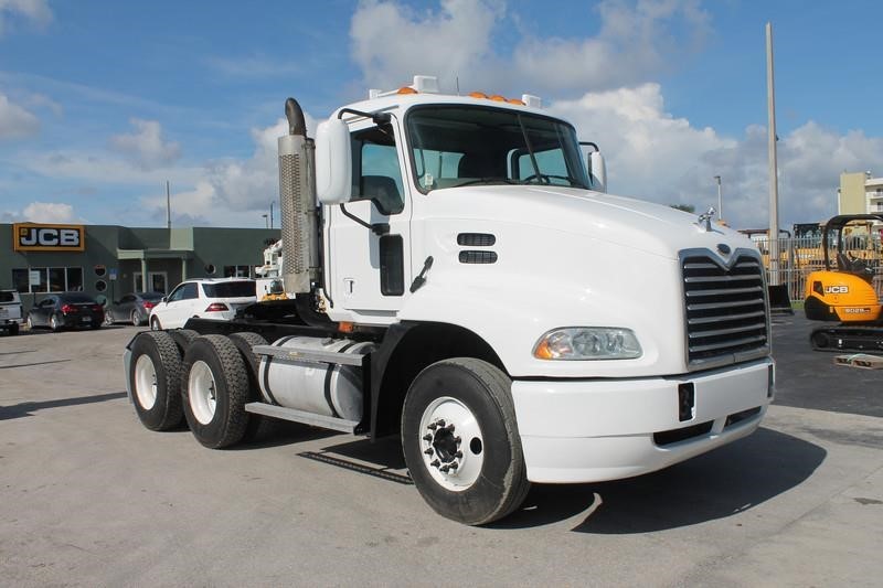 2005 Mack Vision Cxn613  Conventional - Day Cab