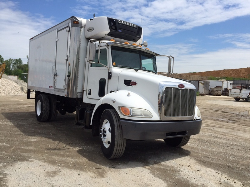 2006 Peterbilt 335  Cab Chassis