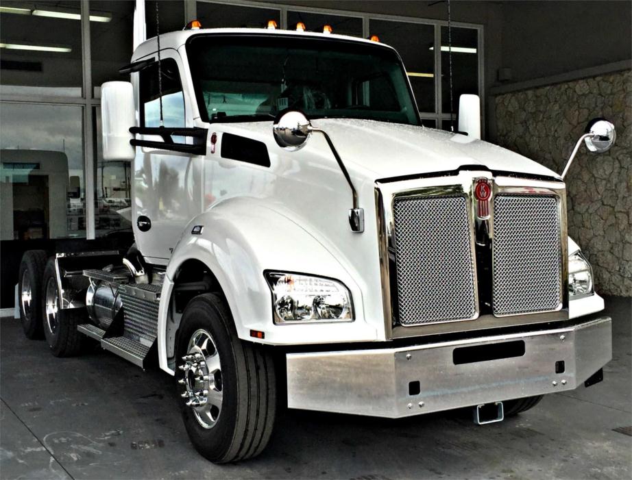 2017 Kenworth T880  Conventional - Day Cab