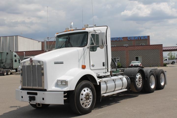 2015 Kenworth T800  Conventional - Day Cab