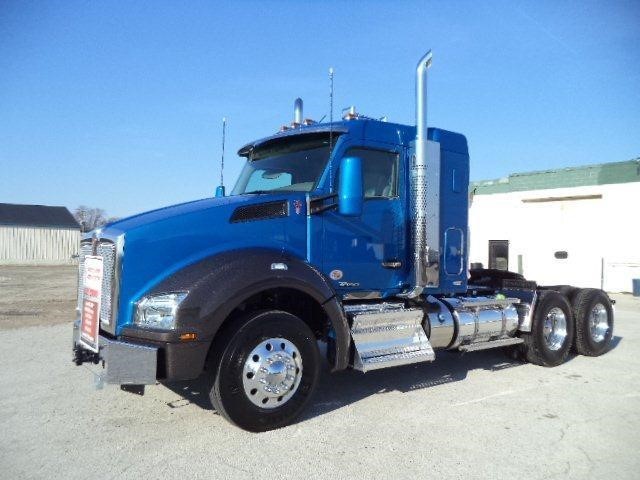 2017 Kenworth T880  Conventional - Sleeper Truck