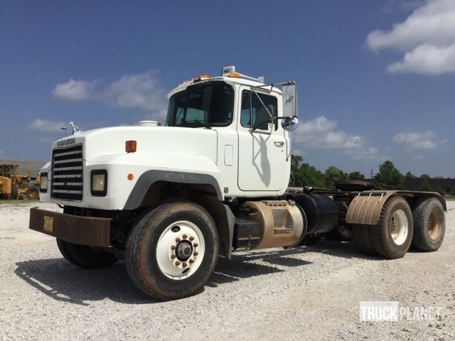 2004 Mack Rd688s  Conventional - Day Cab
