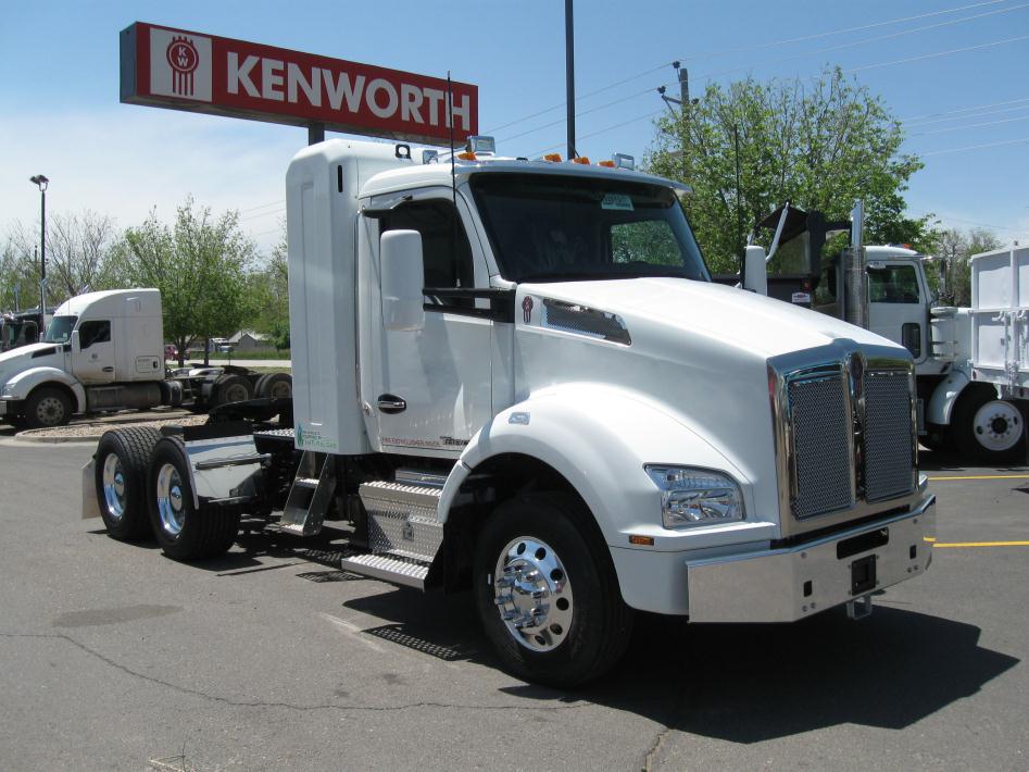 2016 Kenworth T880  Conventional - Day Cab