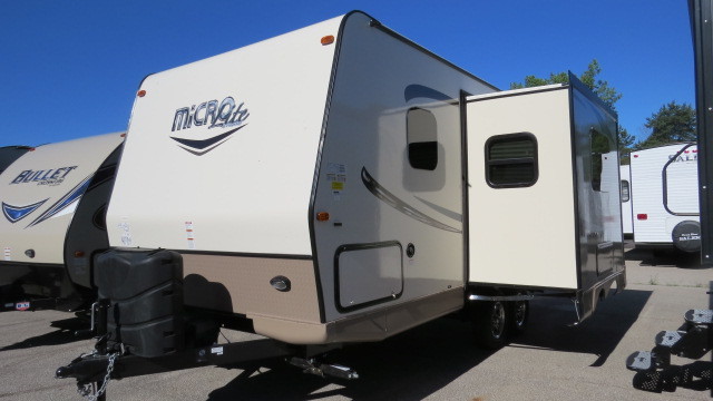 2017 Forest River FLAGSTAFF MICRO LITE 21DS