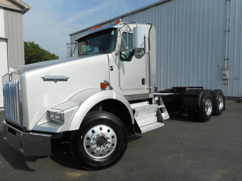 2009 Kenworth T800  Conventional - Day Cab