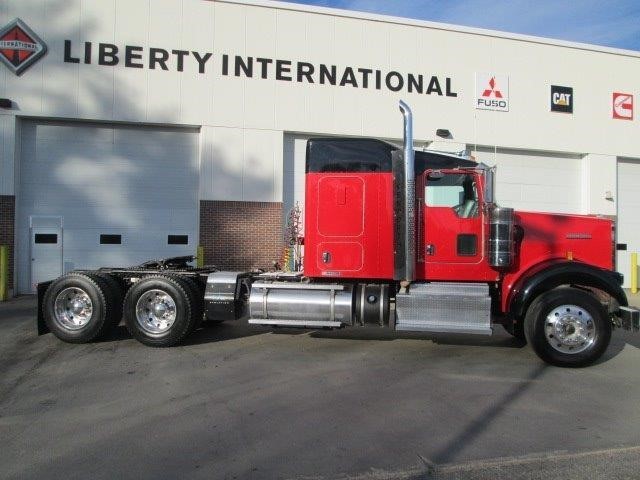 2014 Kenworth W900b  Conventional - Sleeper Truck