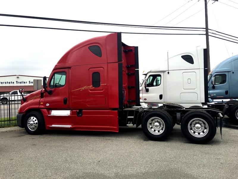 2014 Freightliner Cascadia 125  Conventional - Sleeper Truck