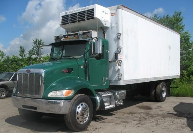 2007 Peterbilt 335  Garbage Truck