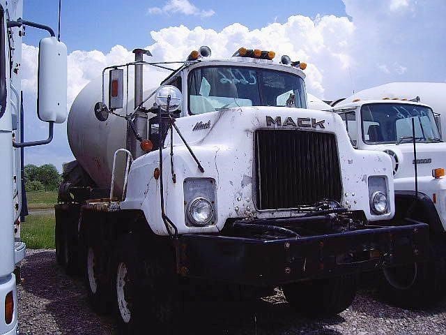 1975 Mack Dm6856ex  Mixer Truck