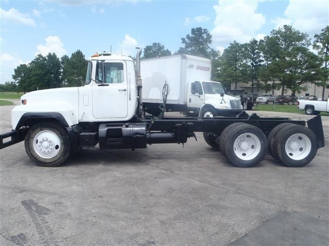 2001 Mack Rd688s  Conventional - Day Cab
