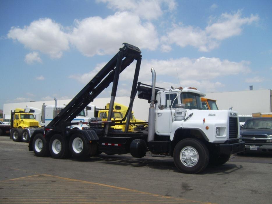1995 Mack Dm690s  Cab Chassis